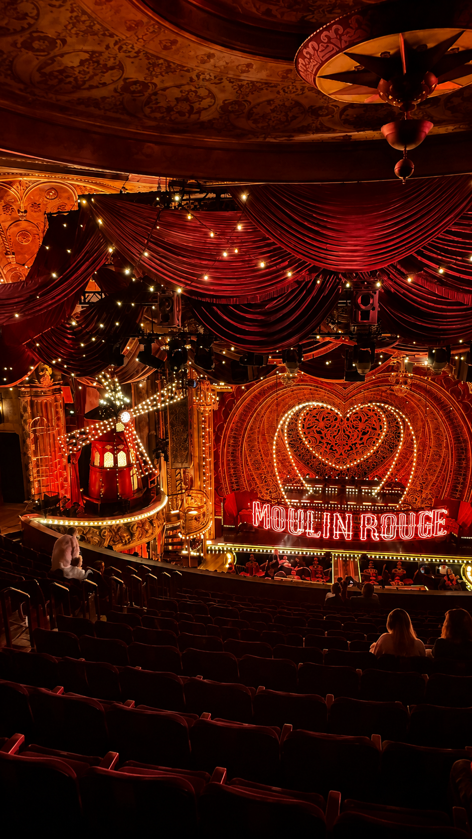 Décor de Moulin Rouge The Musical à Broadway New York