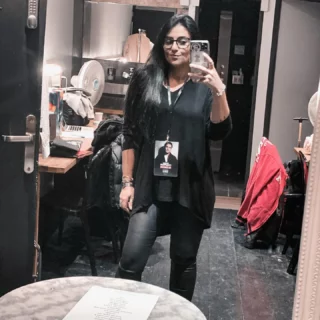 ✨121/365✨

Souvenir d'un joli concert en tant que Stage ❤️

#life #present #2025 #newlife #reconnaissante #happy #newyear #brunette #inkedgeek #inkedgirl #halloween #lifeisbeautiful #instagramphotos #stagemanager #work #showcaller #regisseurgeneral #mindset #spirit #glowup #motivation #photooftheday